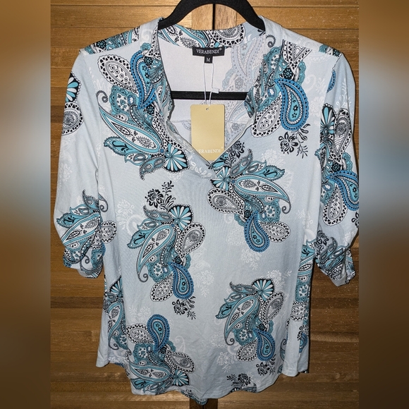 ❤️3/$17 Cute Paisley Top NWT - Picture 5 of 8